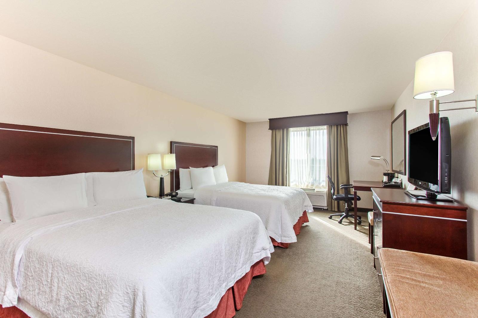 Hampton Inn & Suites Roseville - photo 3