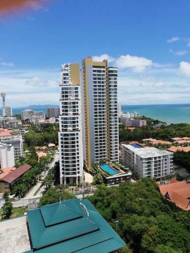 The Peak Towers sea view apartments — 4-Star Luxury Hotel in Pattaya, Thailand