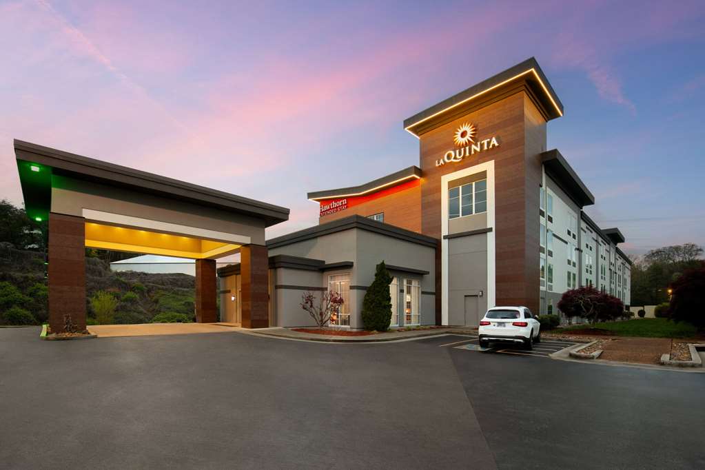 La Quinta Inn & Suites by Wyndham Knoxville Papermill - photo 18