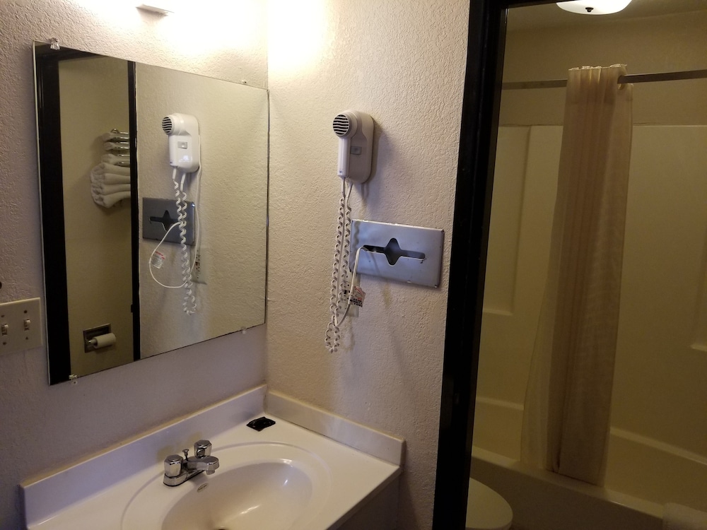 Americas Stay Inn - photo 6
