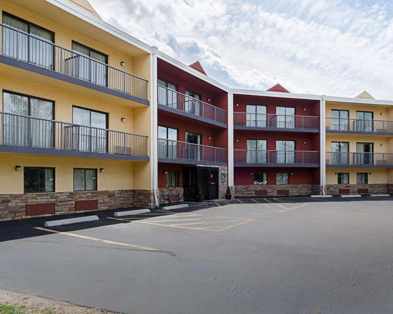 Quality Inn & Suites - carbon neutral hotel in Worcester