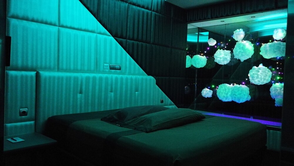 V Hotel — Arroyomolinos — photo 5