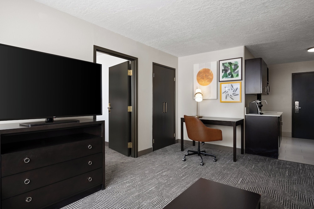 Holiday Inn & Suites Albuquerque Airport by IHG - photo 15