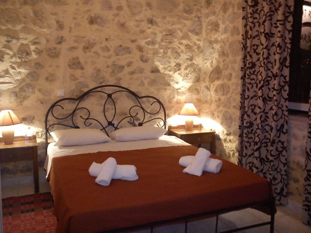 Hariklia Rent Rooms — Zaros — photo 3