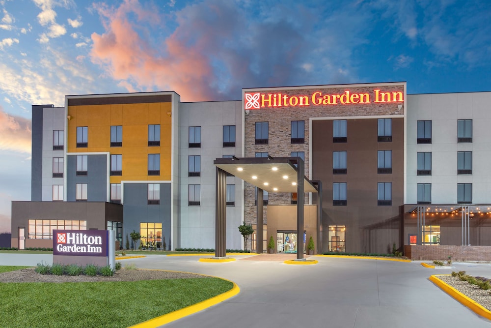 Hilton Garden Inn Hays - photo 32