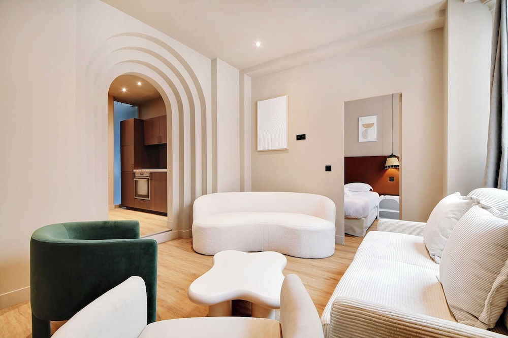 Elegant Home 5bd 12p Heart of 'Le Marais' — 4-Star Luxury Hotel in Paris, France