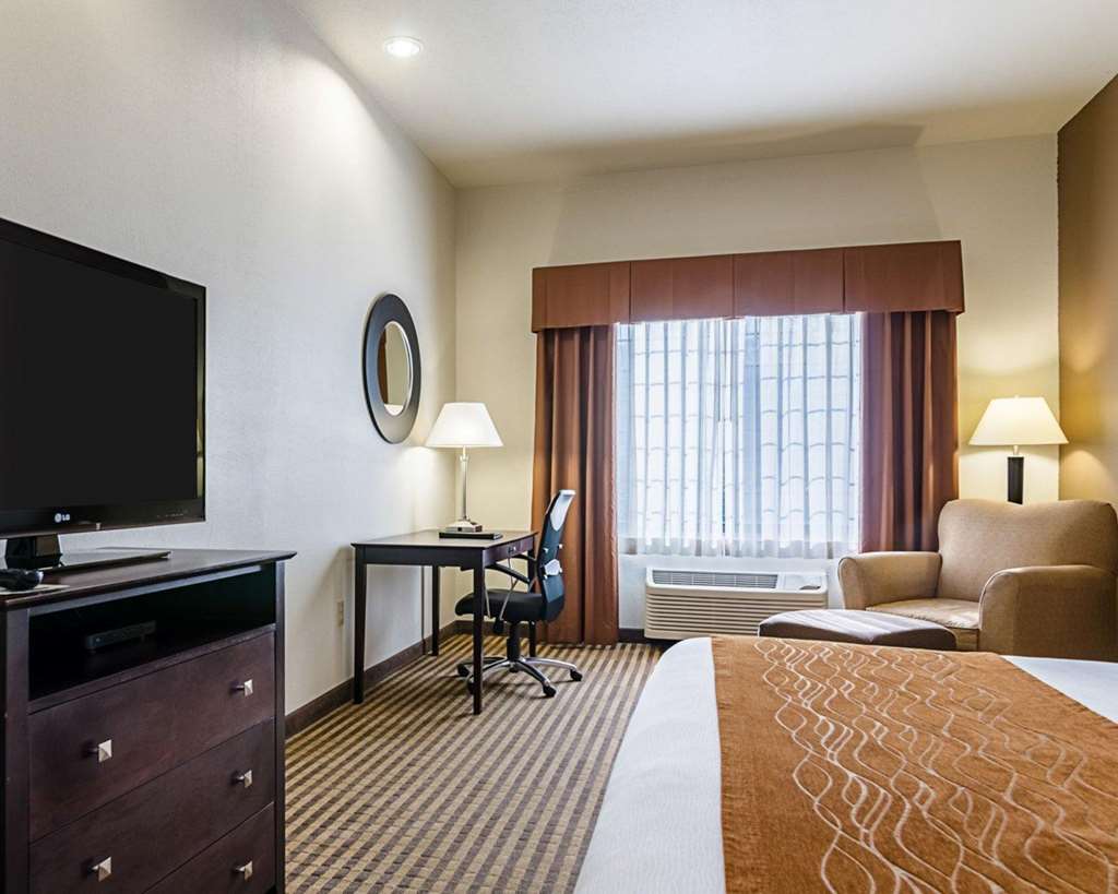 Comfort Inn & Suites Lawrence University Area - photo 10