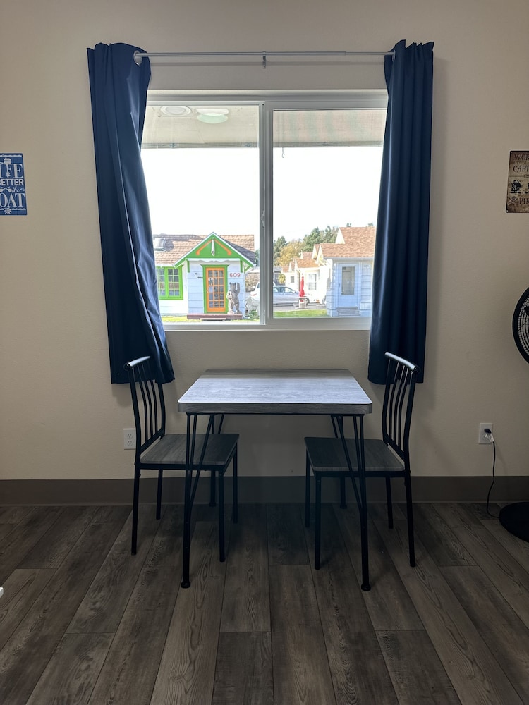 The Coastal Inn and Suites - photo 40