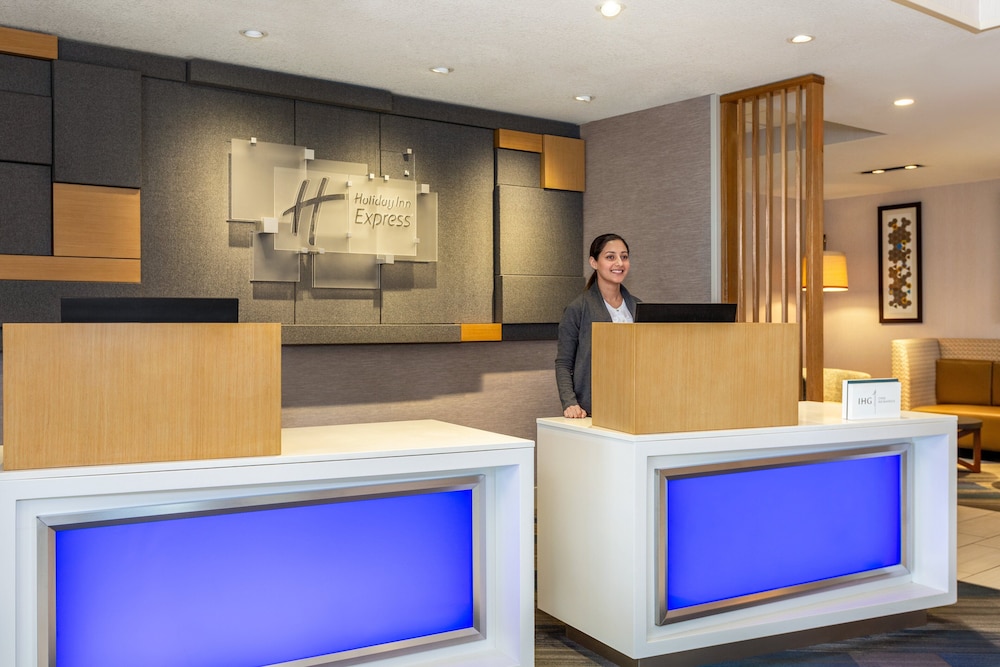 Holiday Inn Express & Suites Redding by IHG - photo 31
