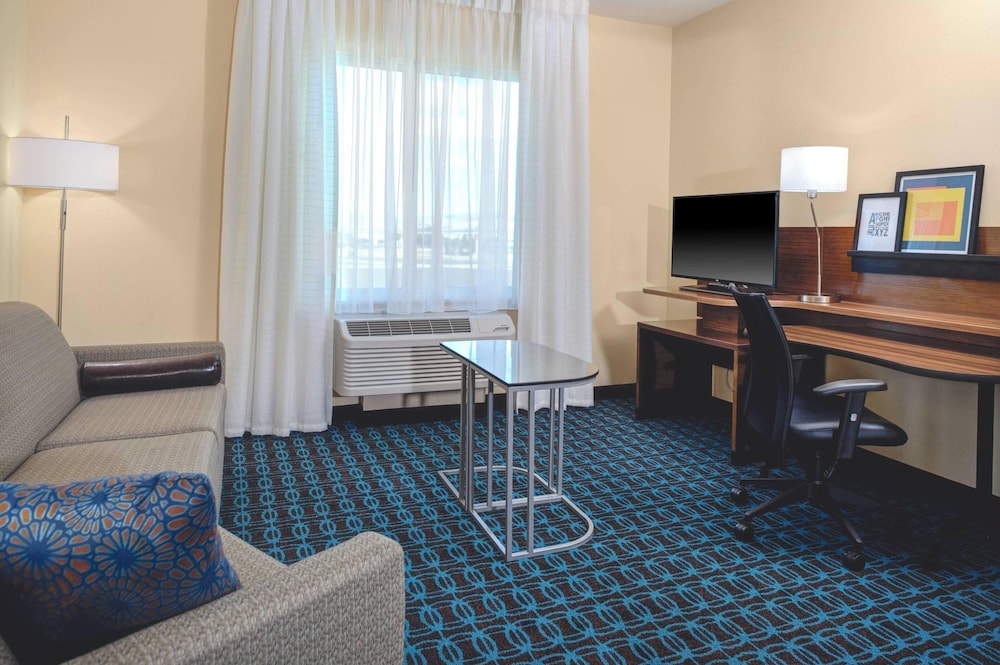 Fairfield Inn & Suites by Marriott Hollister - photo 23