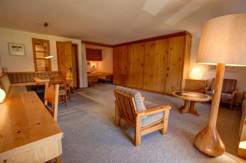 Chesa Munteratsch 1 1 2 Zimmerwohnung 304 Typ D — 4-Star Luxury Hotel in Silvaplana, Switzerland