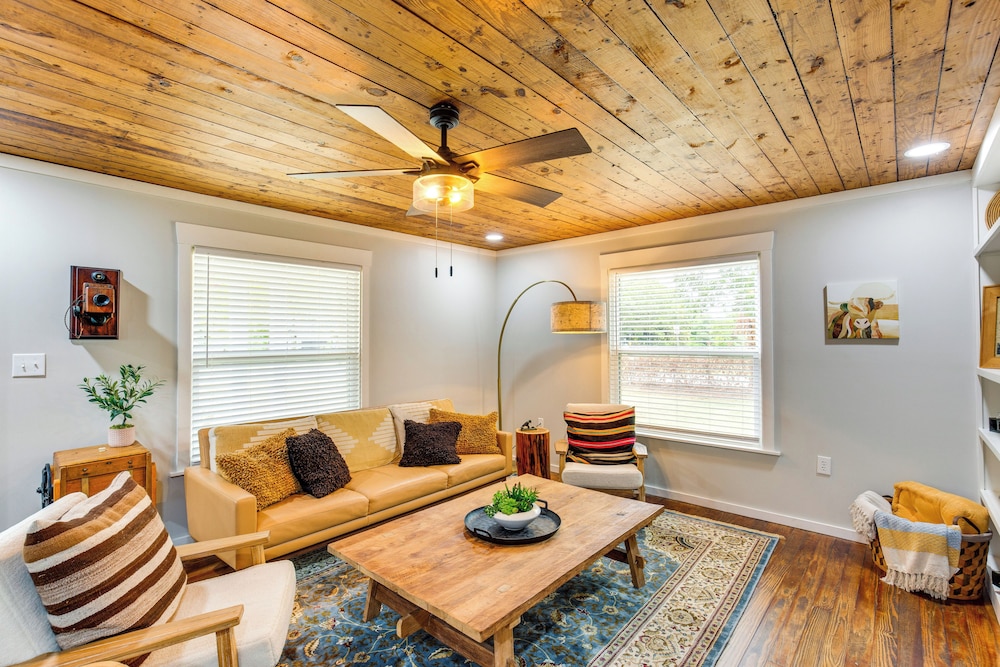 Lindale Vacation Rental with Deck and Grill - photo 5