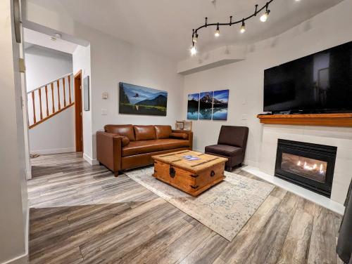 Updated Townhouse in Village. Pool Hot Tub Parking — 4-Star Luxury Hotel in Whistler, Canada