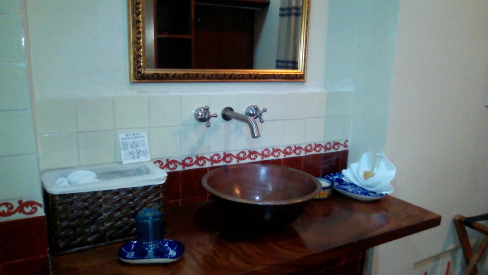 Bathroom sink