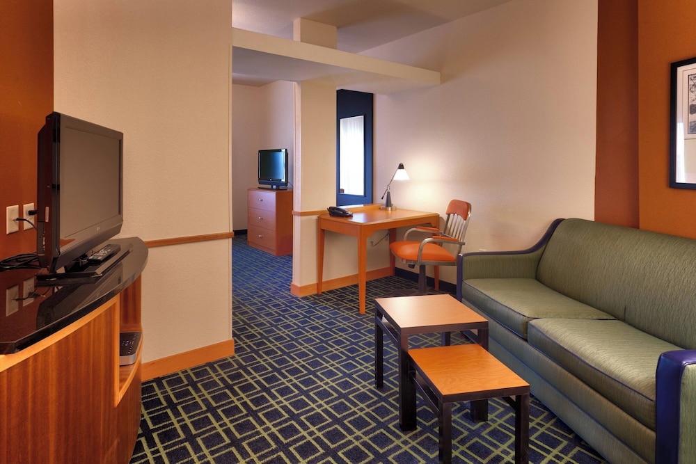 Fairfield Inn & Suites by Marriott Laramie - photo 12
