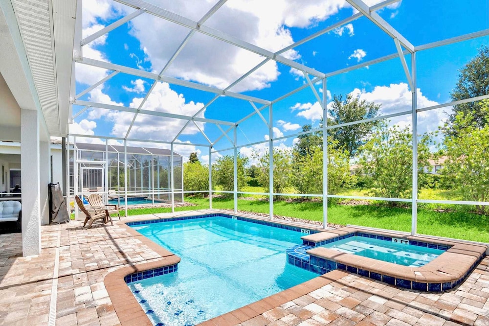 Pool Hot Tub Resort Waterslides Sleeps 16 - featured photo