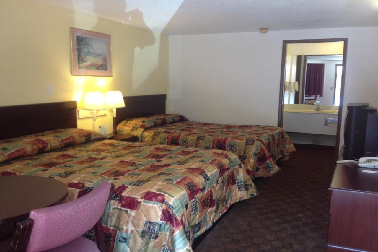 Guest Inn Lebanon - photo 7