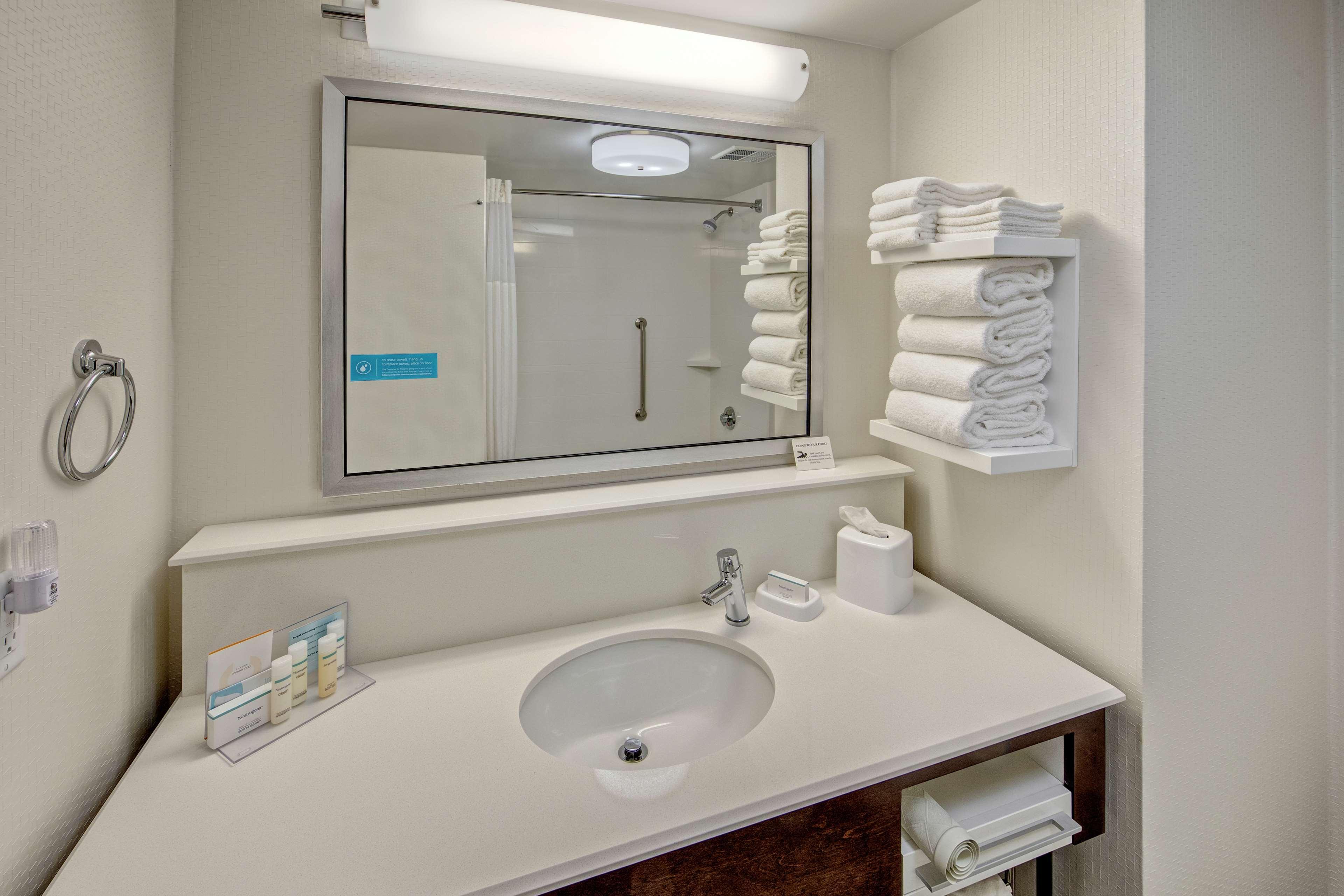Hampton Inn Corinth - photo 5