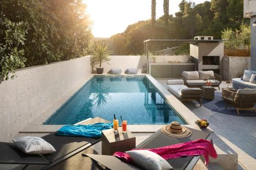 Apartments Belic with pool — 4-Star Luxury Hotel in Jelsa, Croatia