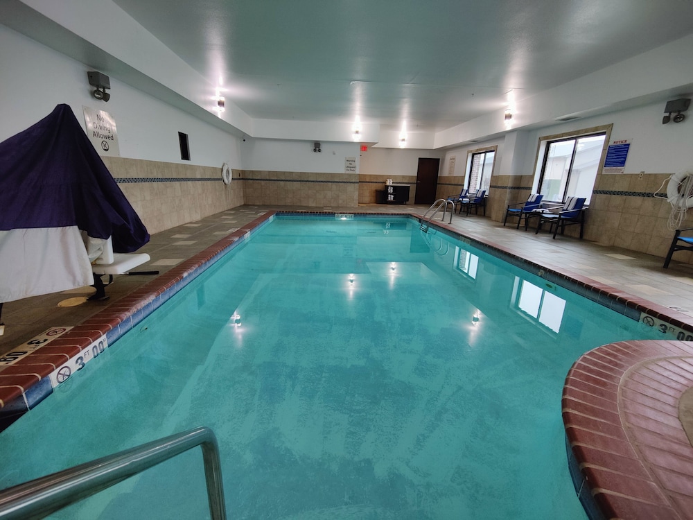 Holiday Inn Express Waterloo Cedar Falls by IHG - photo 17