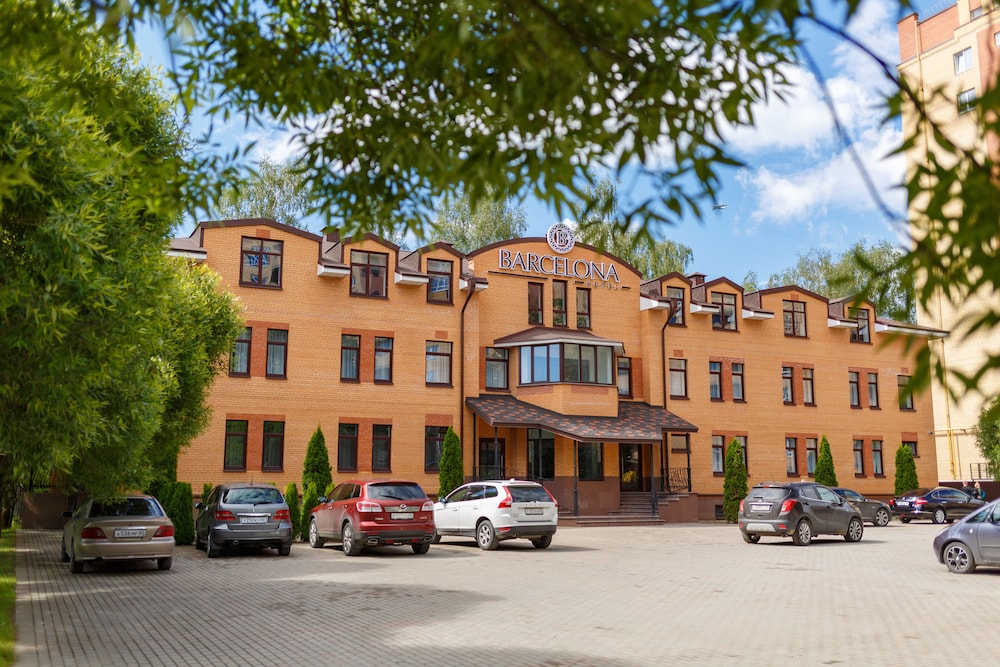 Hotel Barcelona - carbon neutral hotel in Pskov