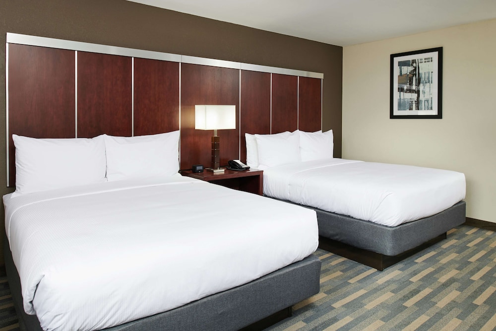 DoubleTree by Hilton Raleigh Crabtree Valley - photo 9