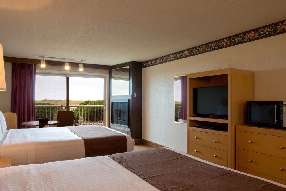 Hi Tide Oceanfront Inn - photo 2