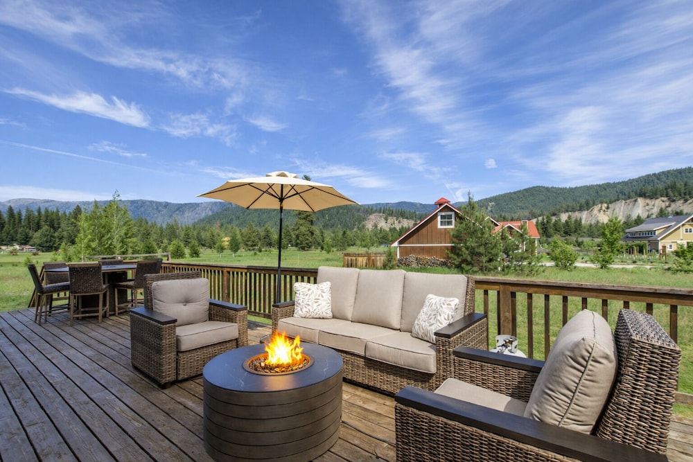 Peterson Acres by NW Comfy Cabins — 4-Star Luxury Hotel in Leavenworth, United States