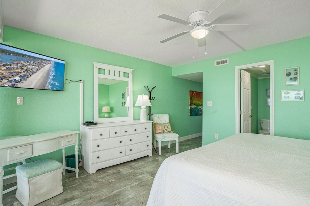 1001 Waters Edge Resort 3 Bedroom Condo by RedAwning - photo 5