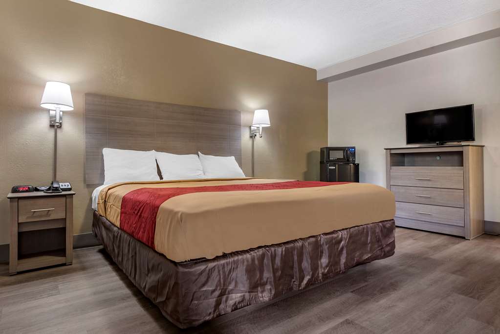 Econo Lodge Dewitt I 90 - photo 5