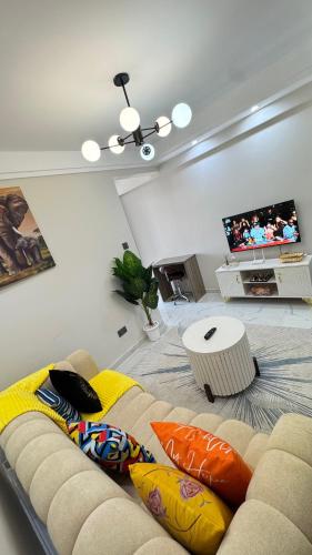 Modern Suite 1BR in Kilimani WIFI Netflix Free Parking Near yaya center