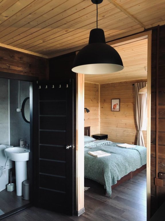 Na Beregu Ozera Dom Studiya Guest House 21022203 — Lakhtinskiy