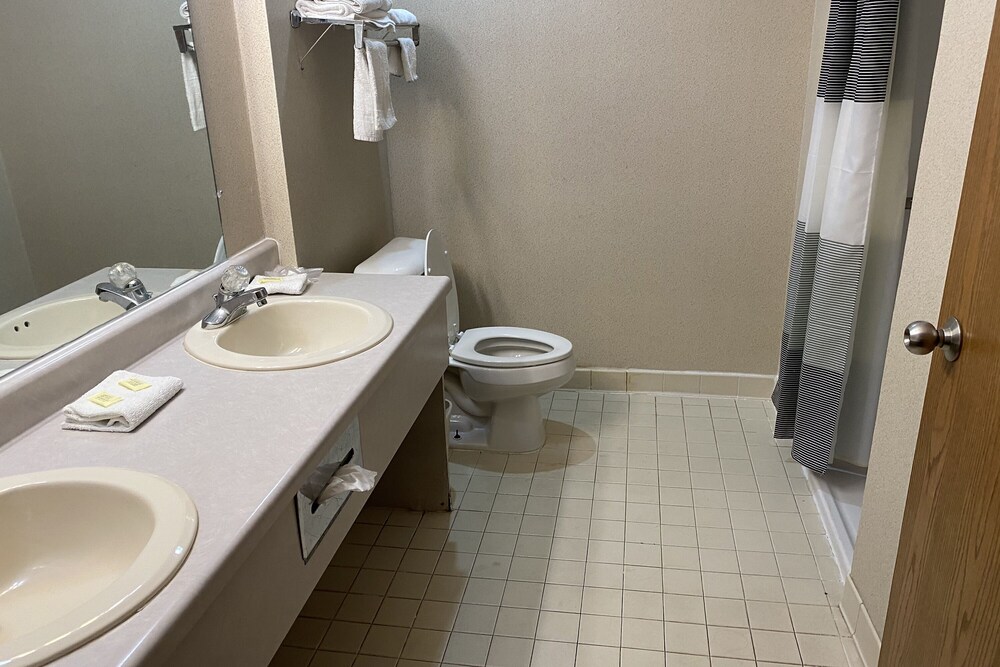 Rain Tree Inn - photo 15