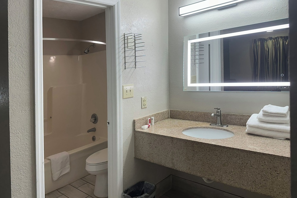 Regal Inn Guntersville By OYO Hwy 431 - photo 21