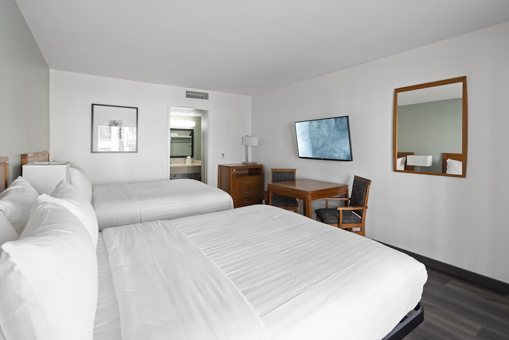 Vagabond Inn Glendale - photo 12