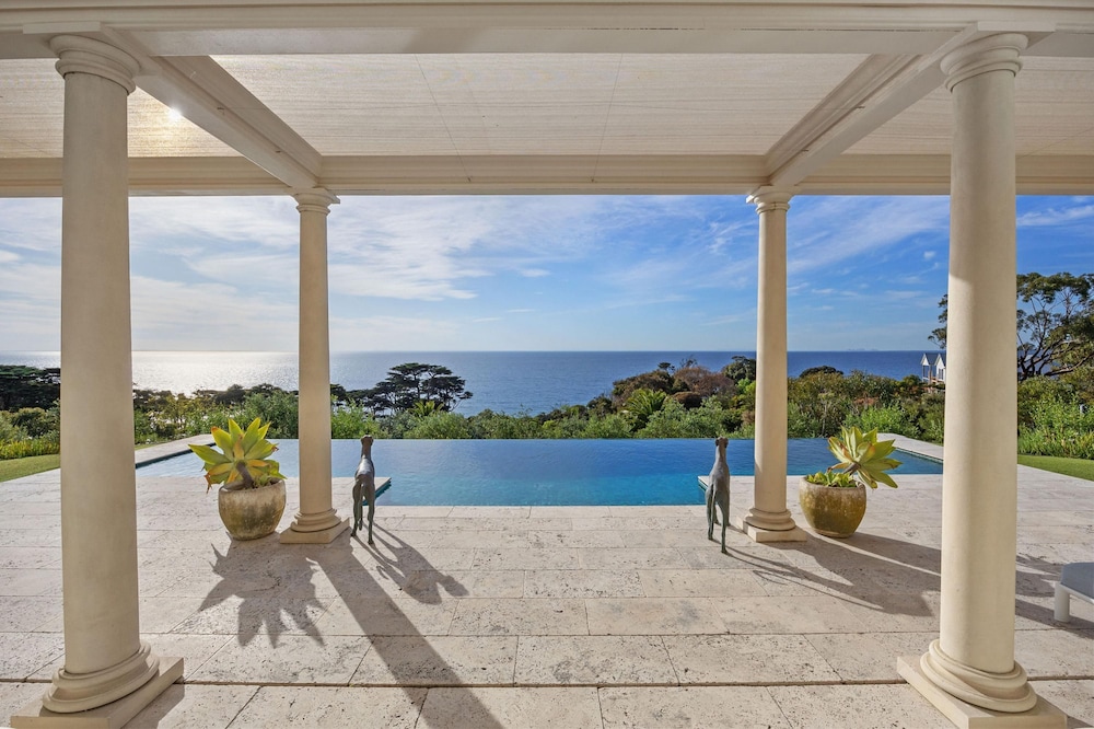 The Bay Crest Manor Views Pool Beach — Mount Eliza — photo 5