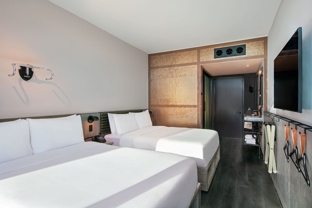 Moxy Downtown Los Angeles - photo 11