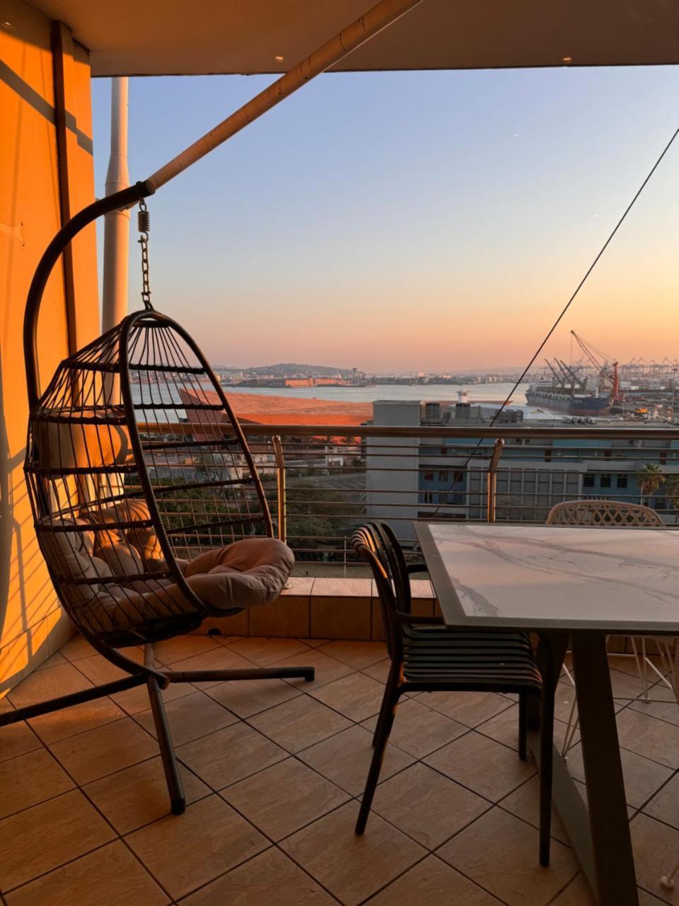 Accommodation Front Extravagant 4 Sleeper Penthouse with Stunning Views — 4-Star Luxury Hotel in Durban, South Africa