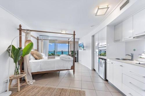 Three A Airlie Seaviews Pool Private Spa — 4-Star Luxury Hotel in Airlie Beach, Australia