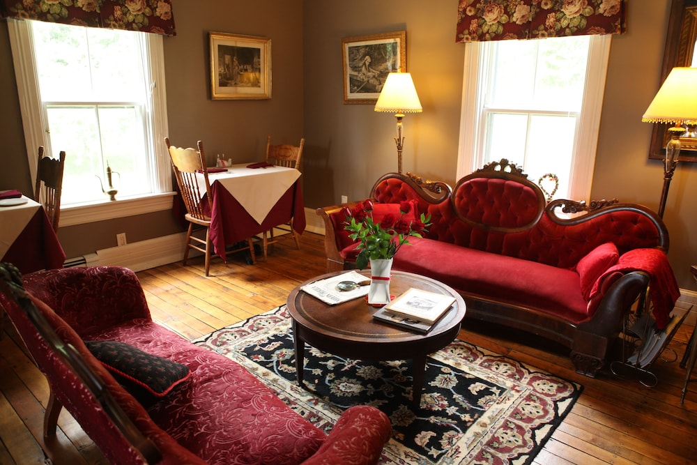 Surfside Inn in Windsor, Canada