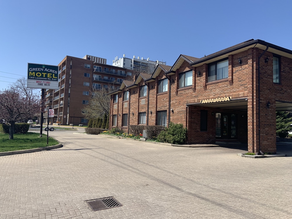 Green Acres Motel in Mississauga, Canada
