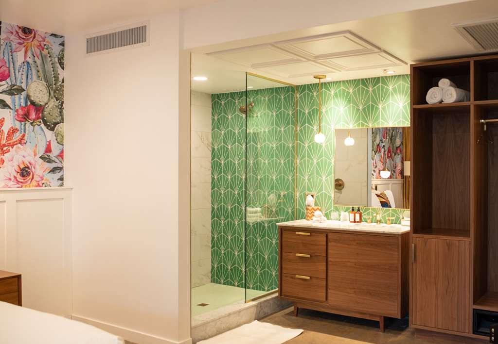 Rise Uptown Hotel - photo 3