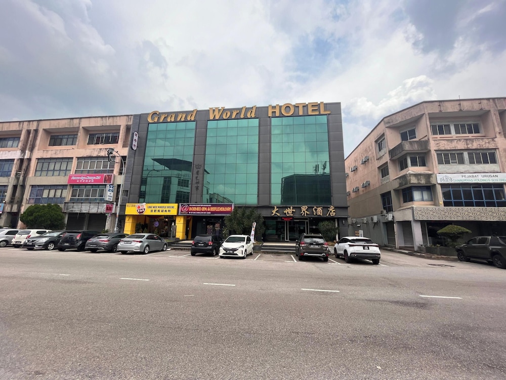 Capital O 91074 Grand World Hotel in Johor Bahru, Malaysia