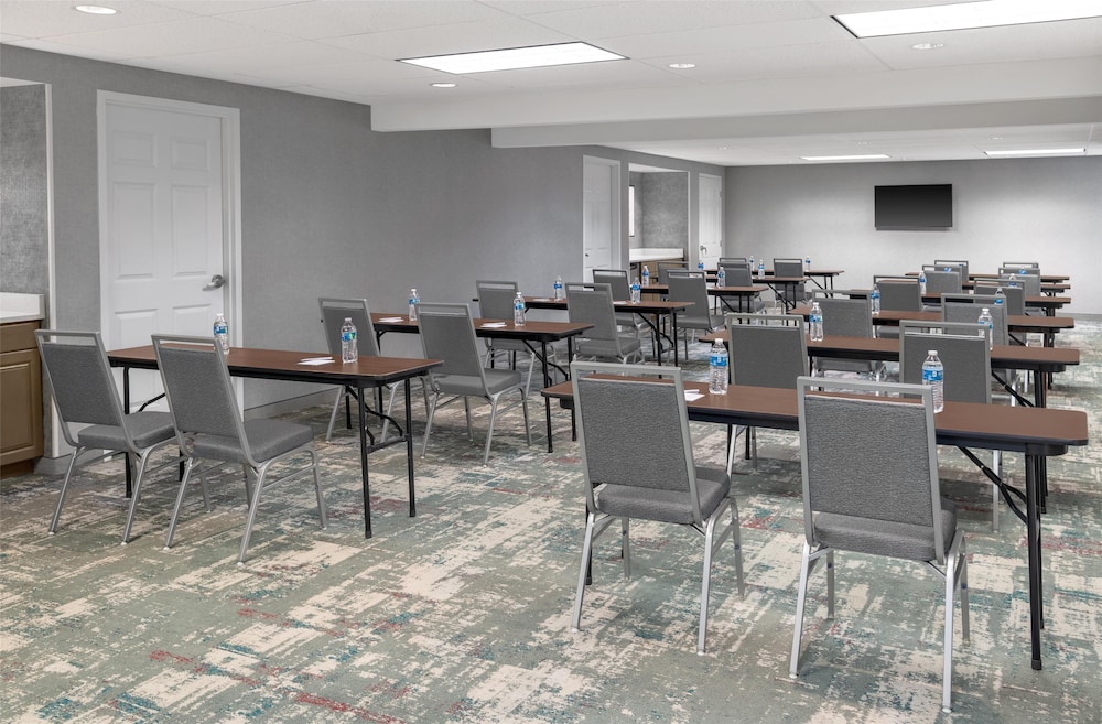 Homewood Suites by Hilton Columbus Airport - photo 41