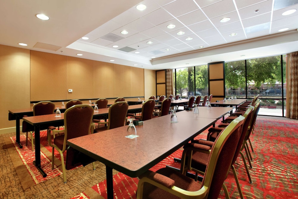 Hilton Stockton - photo 30