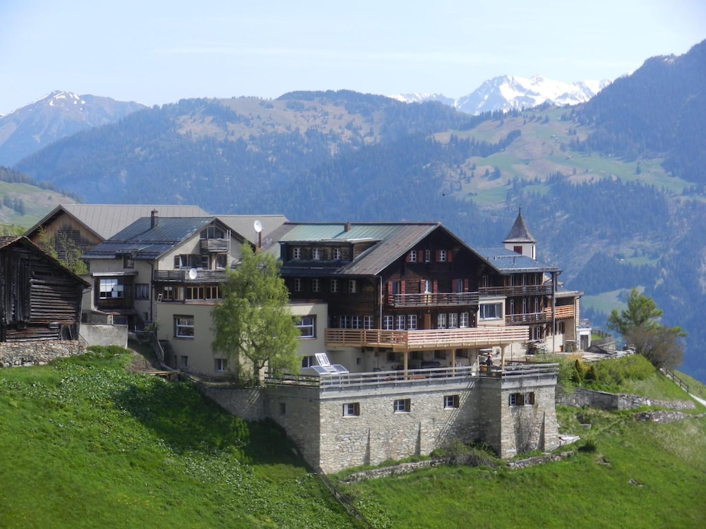Hotel Restaurant Capricorns pet-friendly hotel Hinterrhein