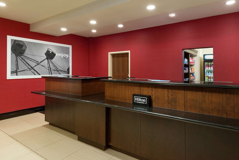 Hampton Inn & Suites National Harbor Alexandria Area - photo 2