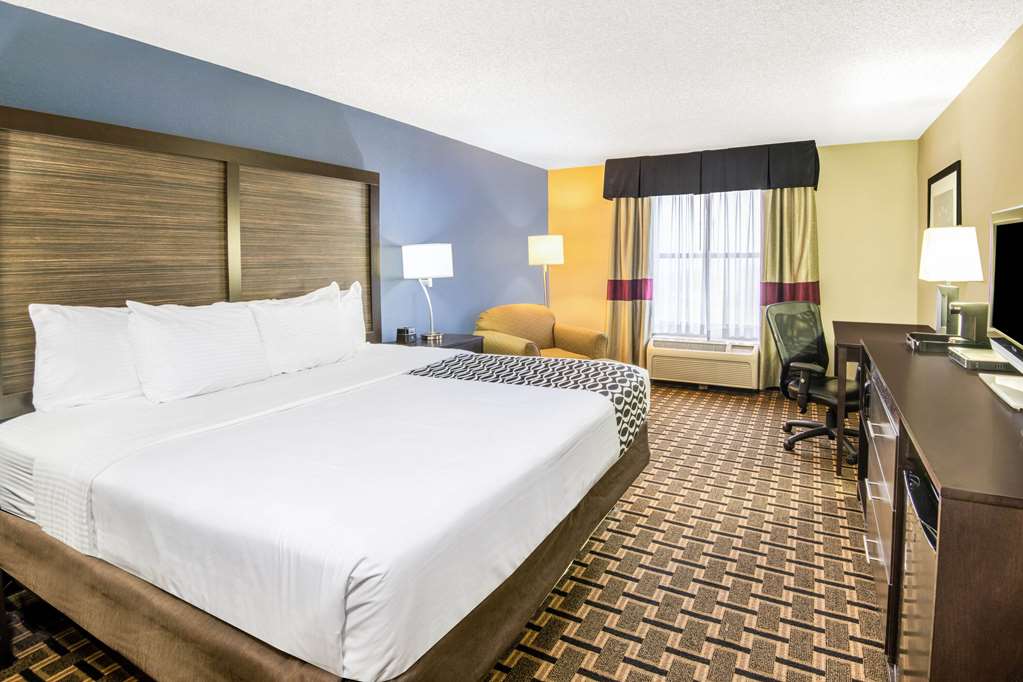La Quinta Inn & Suites by Wyndham Denison N. Lake Texoma - photo 16