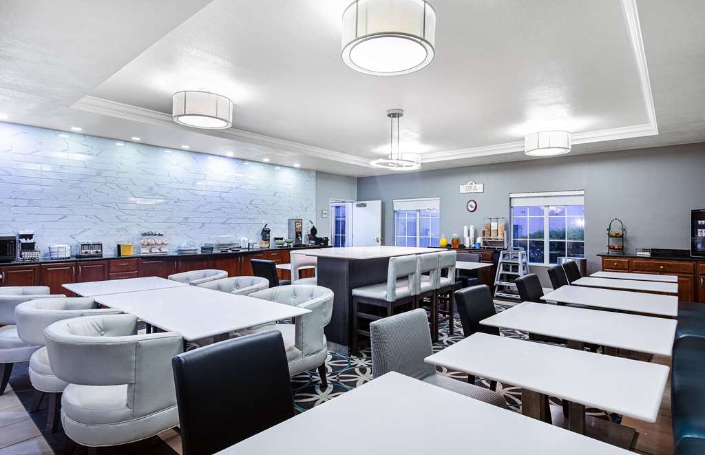 La Quinta Inn & Suites by Wyndham Bowling Green - photo 75