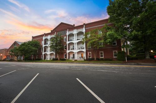 The James Madison Inn - photo 18
